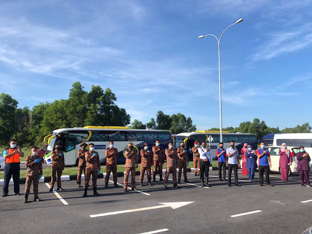 PROSES DISINFEKSI OLEH BOMBA BAGI SEPANJANG OPS HANTAR PULANG PELAJAR KE KAMPUNG HALAMAN SEMPENA CUTI PERAYAAN